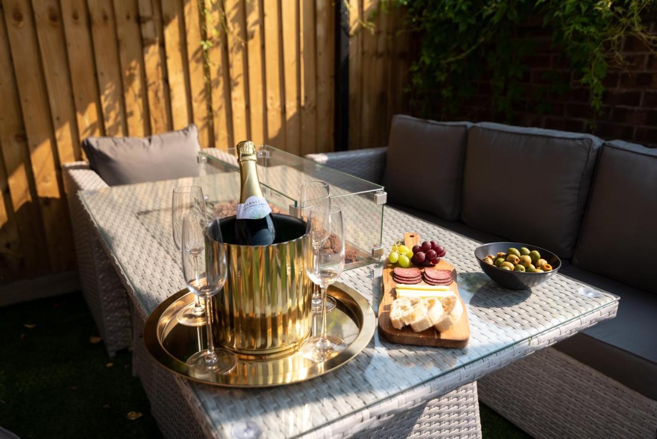 Exquisite Cardiff Apartments- With Garden Lounge & Games Room Bagian luar foto