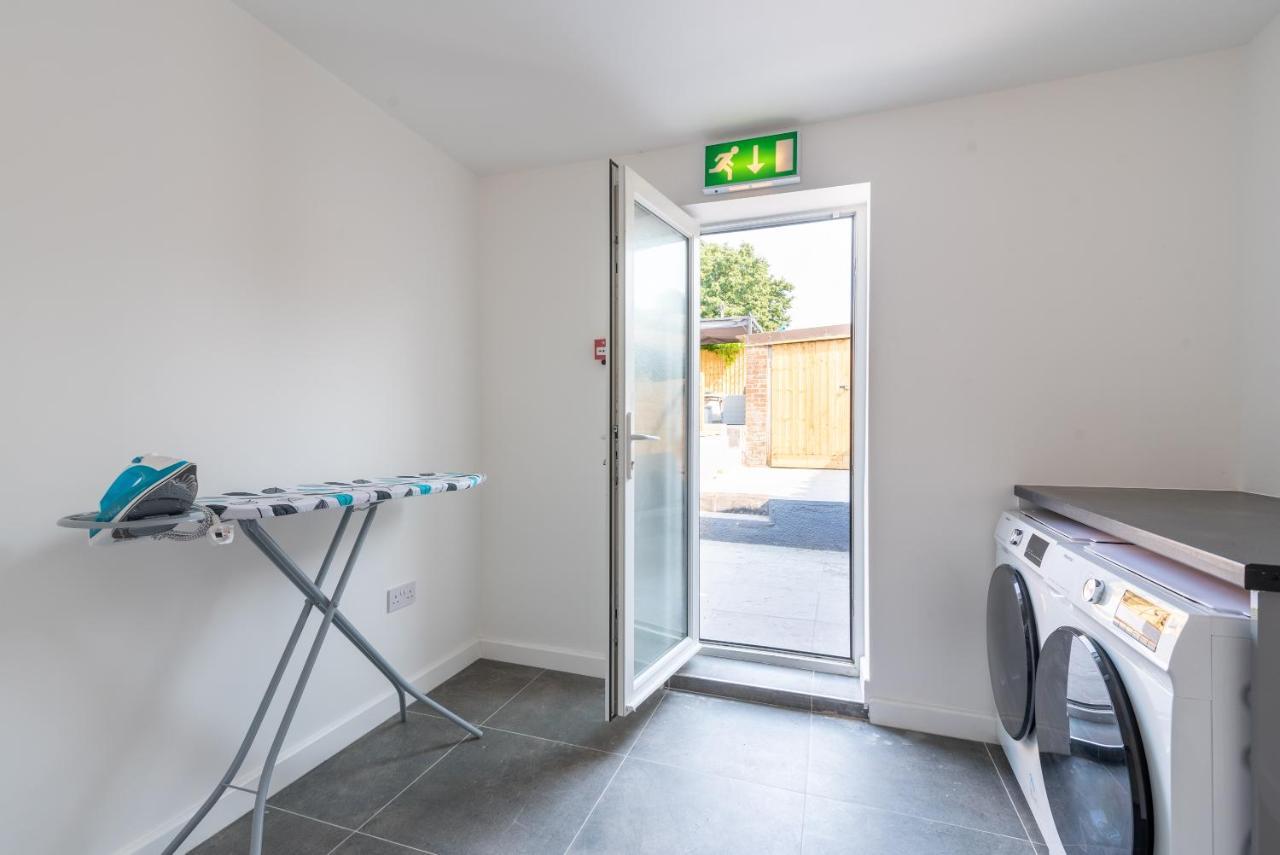 Exquisite Cardiff Apartments- With Garden Lounge & Games Room Bagian luar foto