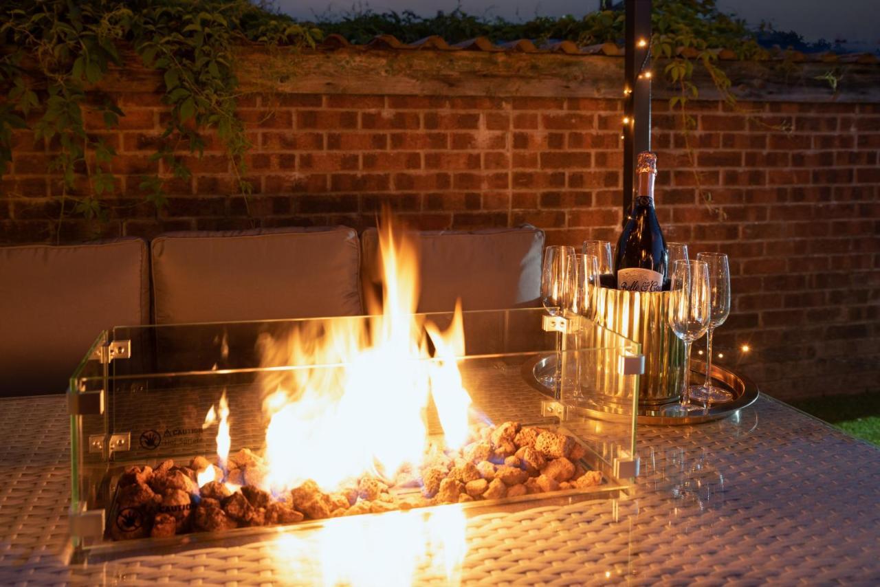 Exquisite Cardiff Apartments- With Garden Lounge & Games Room Bagian luar foto