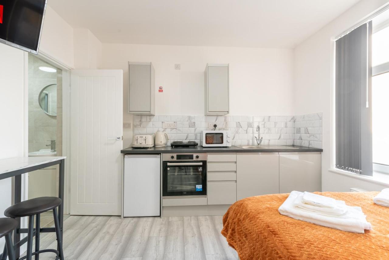 Exquisite Cardiff Apartments- With Garden Lounge & Games Room Bagian luar foto