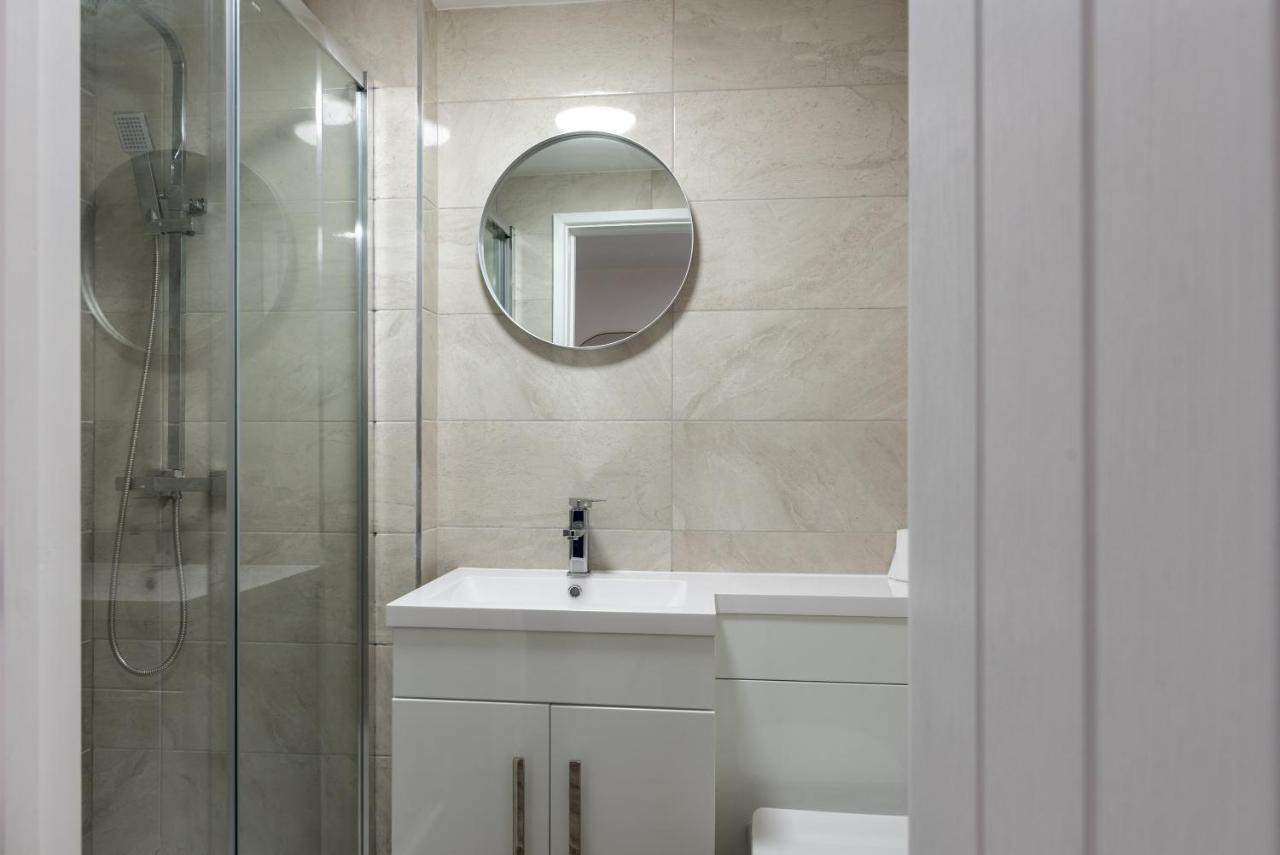 Exquisite Cardiff Apartments- With Garden Lounge & Games Room Bagian luar foto