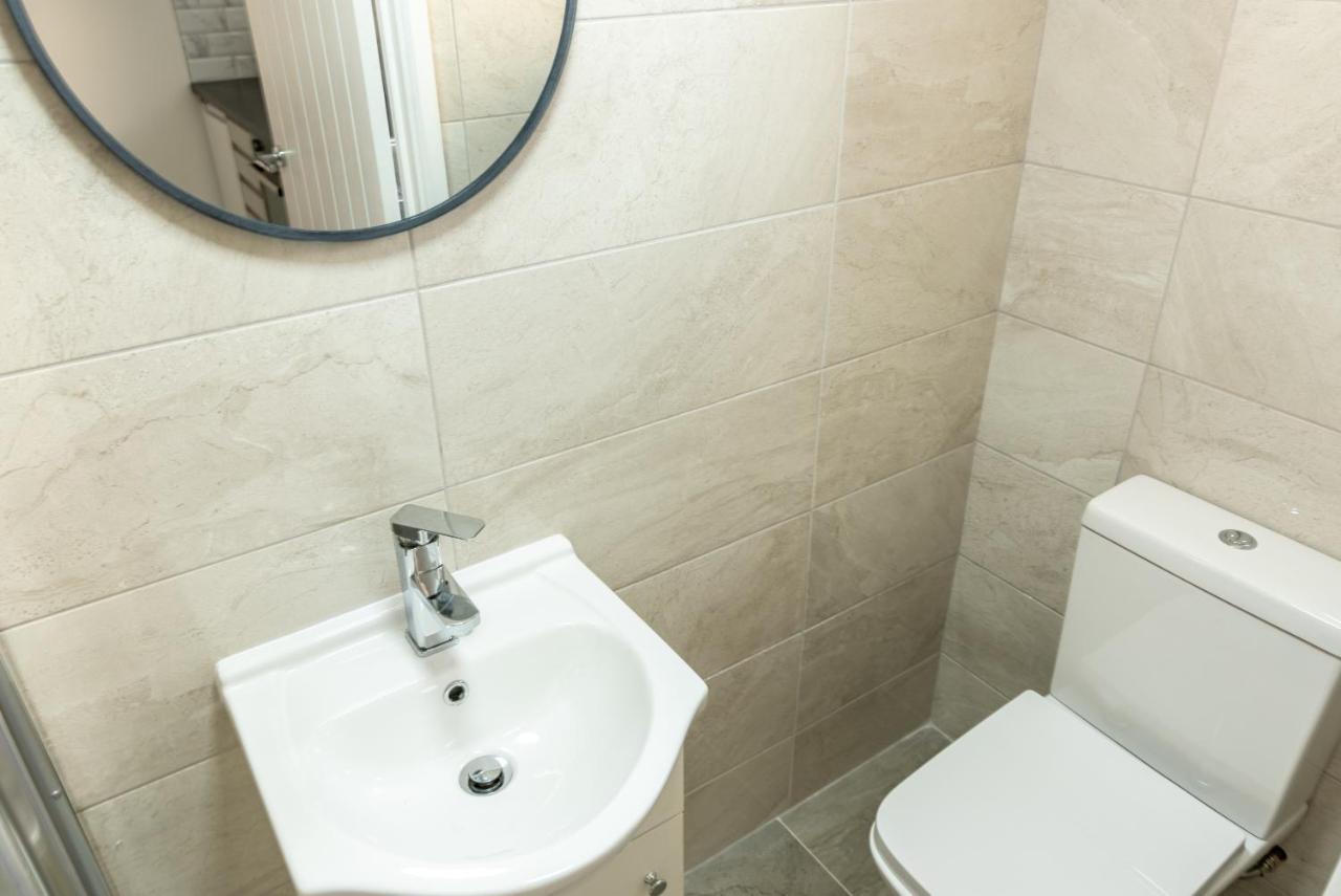 Exquisite Cardiff Apartments- With Garden Lounge & Games Room Bagian luar foto