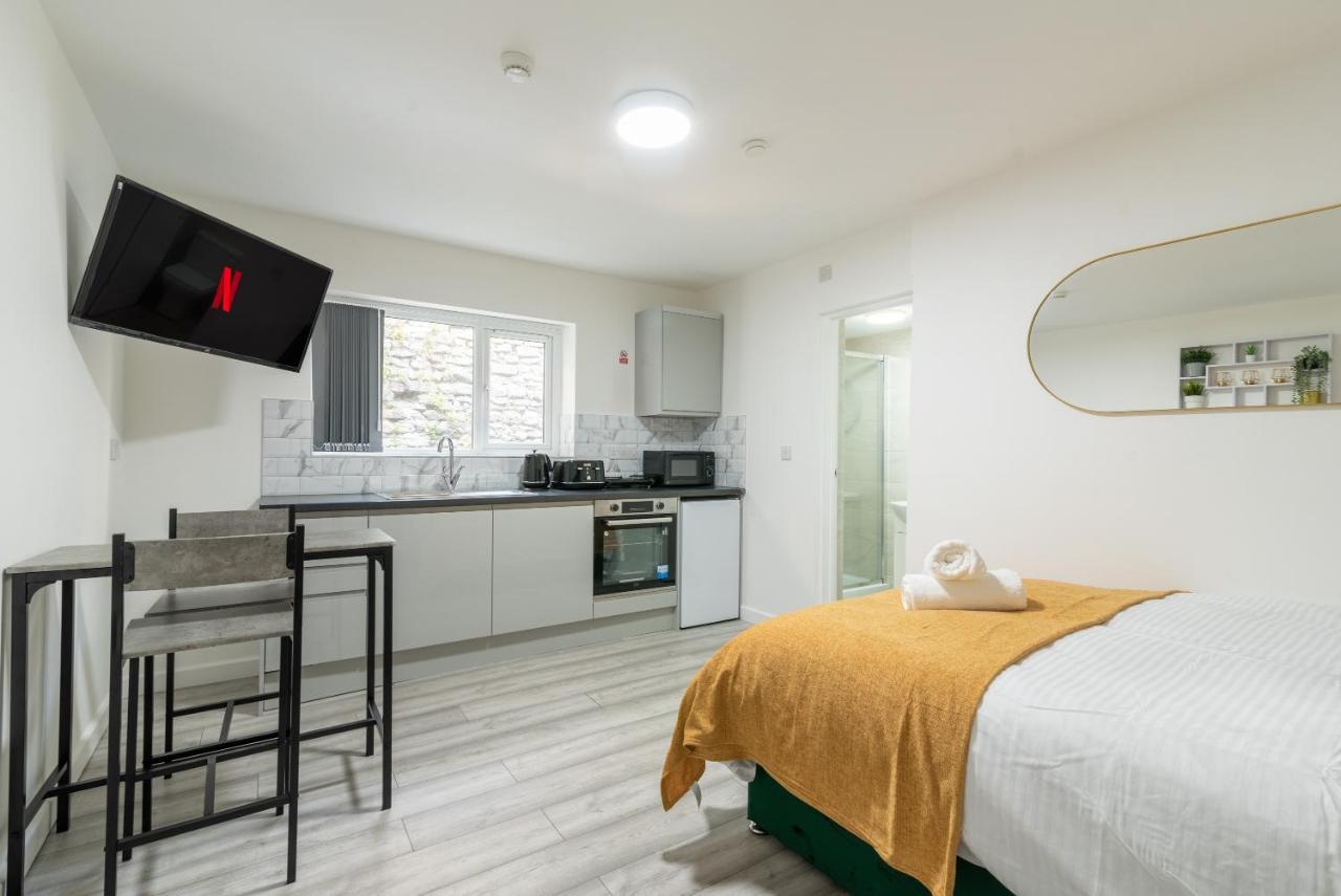 Exquisite Cardiff Apartments- With Garden Lounge & Games Room Bagian luar foto