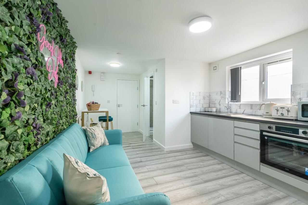 Exquisite Cardiff Apartments- With Garden Lounge & Games Room Bagian luar foto