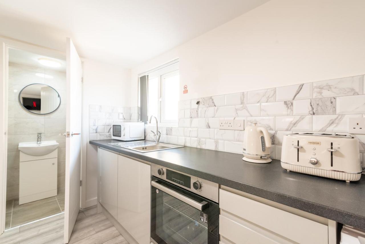 Exquisite Cardiff Apartments- With Garden Lounge & Games Room Bagian luar foto